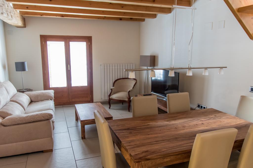 Binéfar Plaza Apartamentos מראה חיצוני תמונה